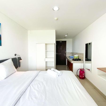 Restful And Comfy Studio Enviro Apartment By Travelio Cikarang Bagian luar foto