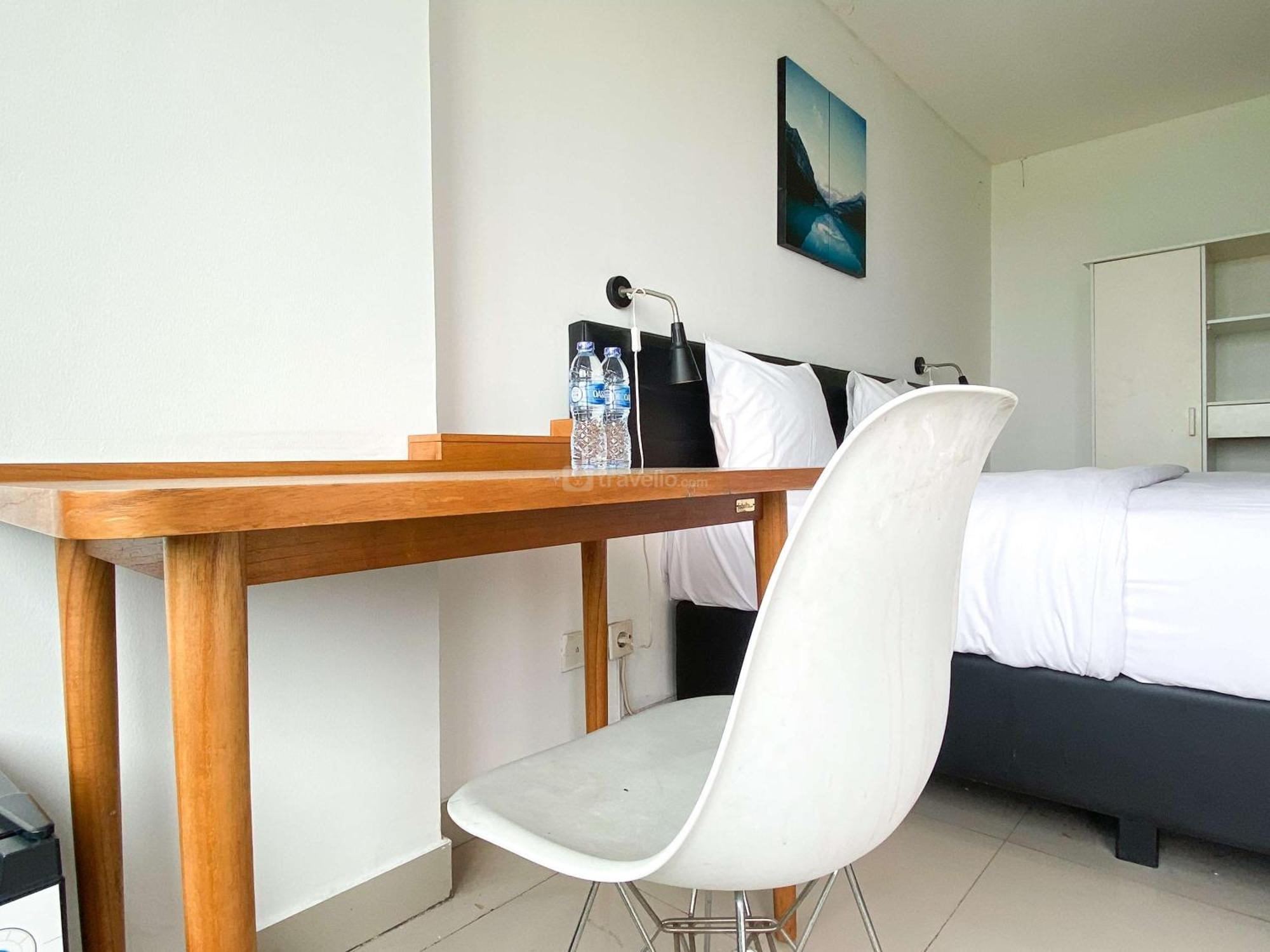 Restful And Comfy Studio Enviro Apartment By Travelio Cikarang Bagian luar foto