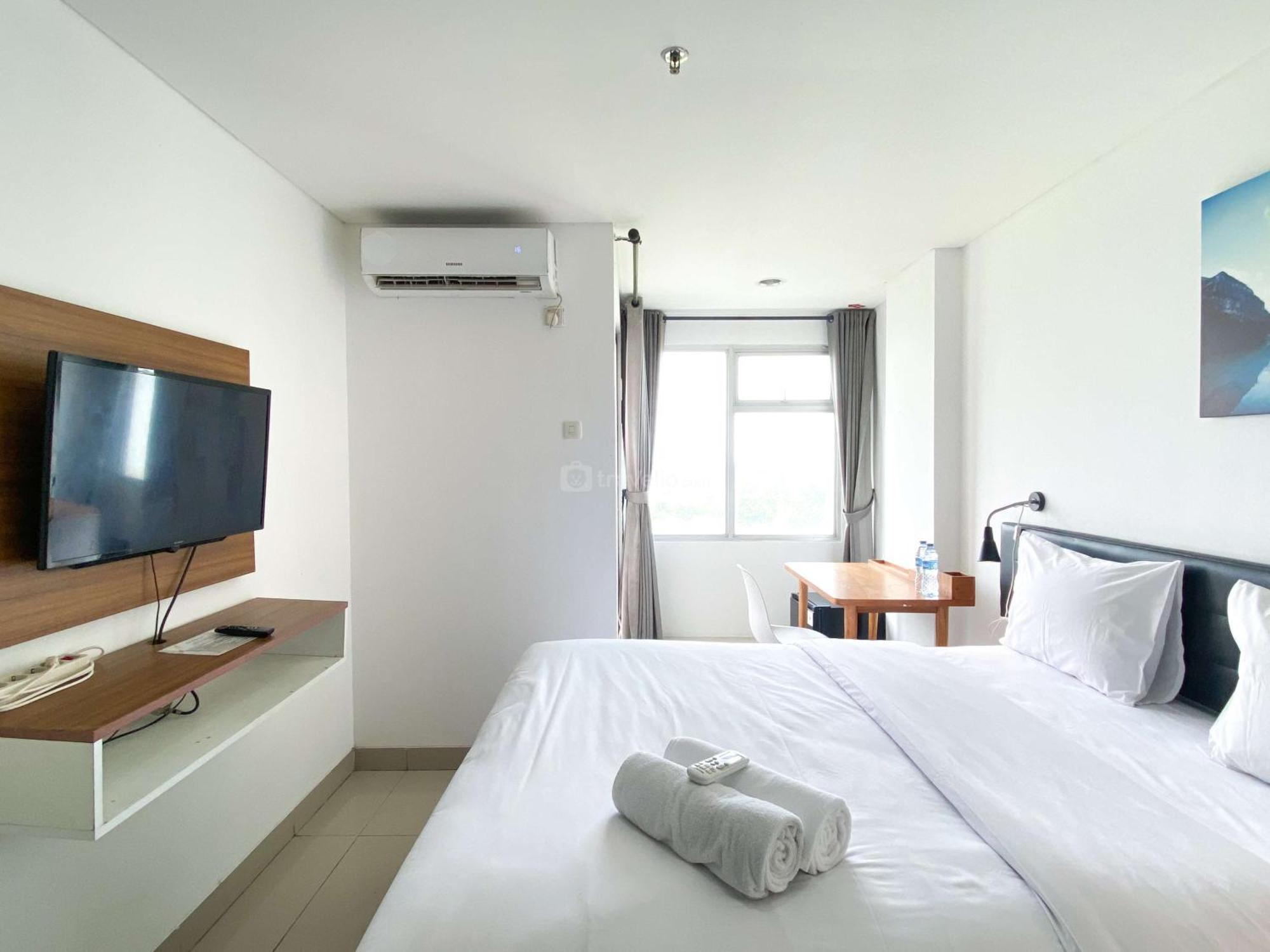 Restful And Comfy Studio Enviro Apartment By Travelio Cikarang Bagian luar foto